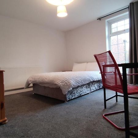 Lovely 2 Bedroom House Worsley Exterior photo
