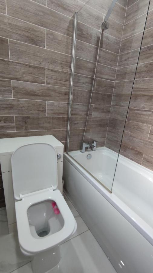 Lovely 2 Bedroom House Worsley Exterior photo