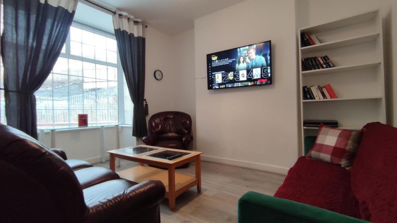Lovely 2 Bedroom House Worsley Exterior photo